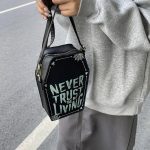 Gothic Coffin-Shaped Crossbody Bag – PU Leather Shoulder Purse for Women & Halloween Cosplay